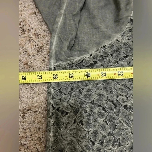 CATHERINES Women Acid Wash Faded Green Lace Vneck Pockets Blouse Tank Top Sz 2x - Picture 7 of 8